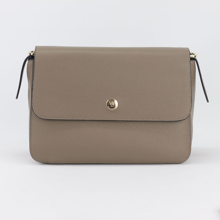 front view of louise leather bag with magnetic flap closure in neutral brown fog pebbled leather#colour_fog