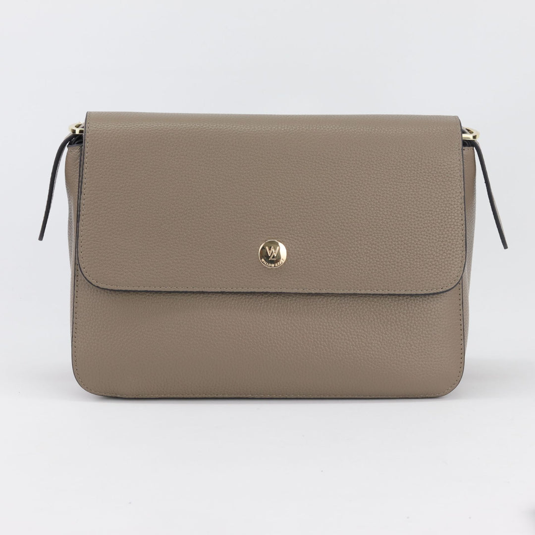 front view of louise leather bag with magnetic flap closure in neutral brown fog pebbled leather#colour_fog