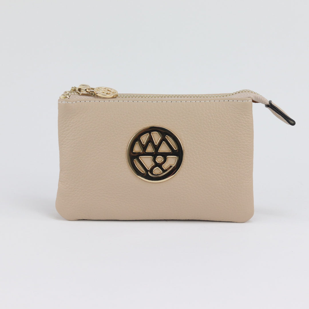 neutral nude coloured leather purse with round gold badge logo and top zipper#colour_nude