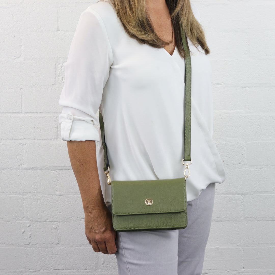 lady wearing lily flap crossbody bag in olive green pebbled leather#colour_olive