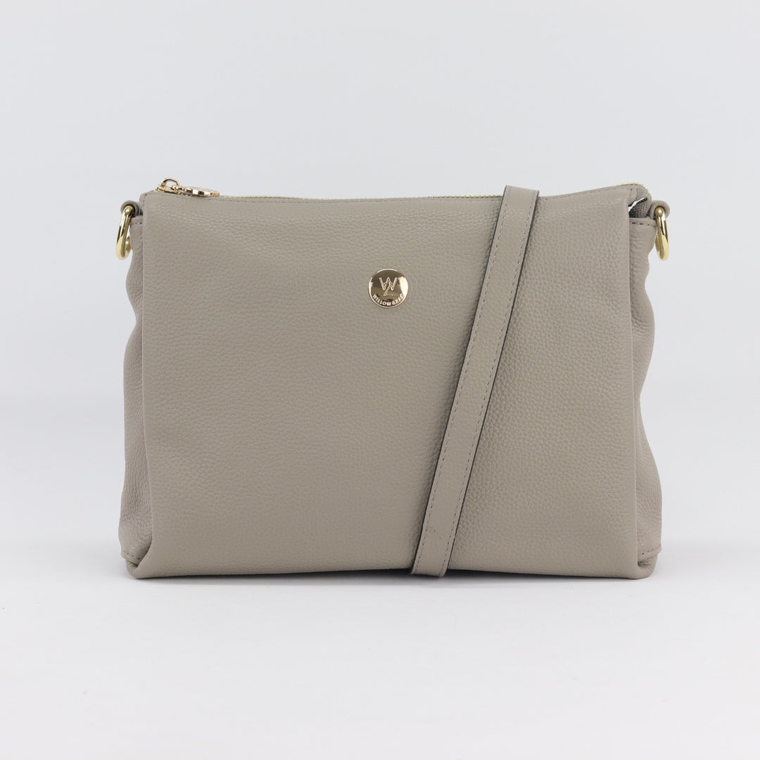ash grey coloured pebbled leather bag with wide base and 2 strap options and gold metal hardware#colour_ash