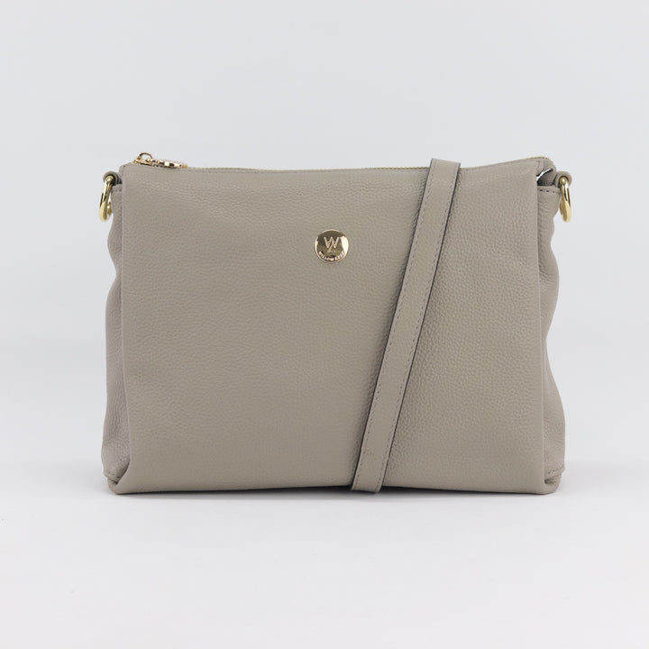 ash grey coloured pebbled leather bag with wide base and 2 strap options and gold metal hardware#colour_ash