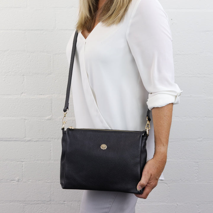 lady wearing  nina bag with long leather strap as crossbody#colour_black